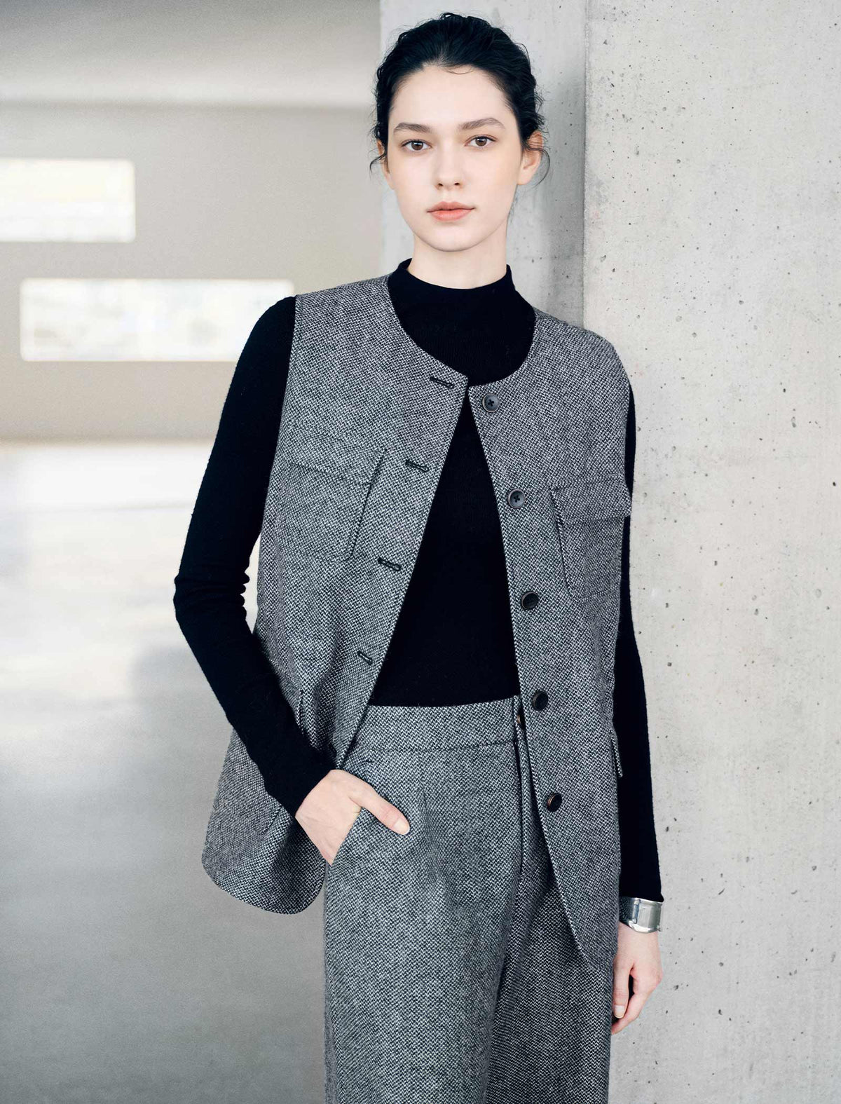 Textured Button Front Sleeveless Utility Vest