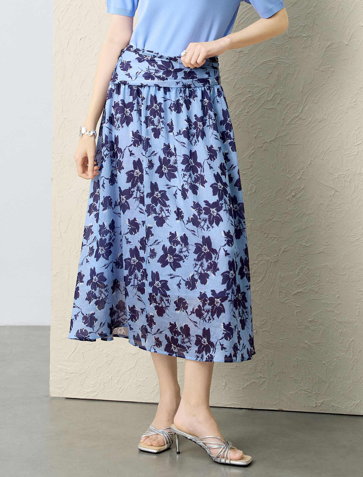 Light Blue Floral Print High-Waisted Midi Skirt