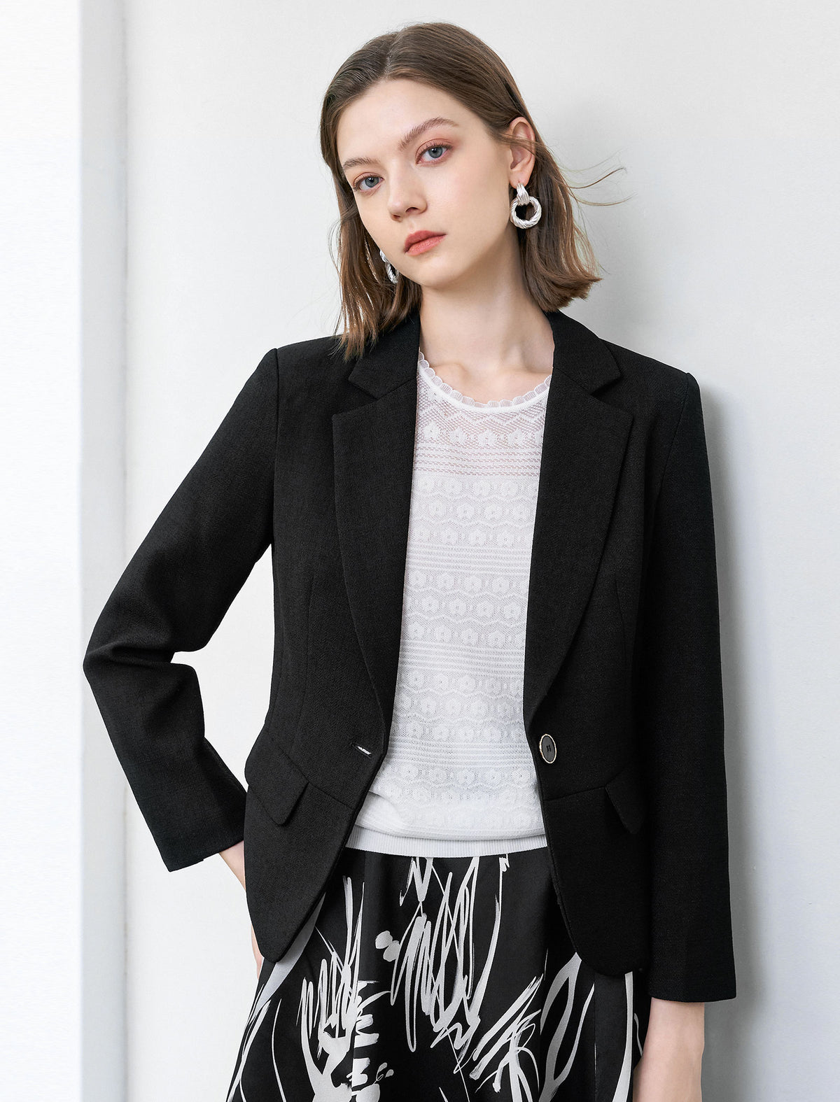 Black Structured Minimalist Professional Blazer