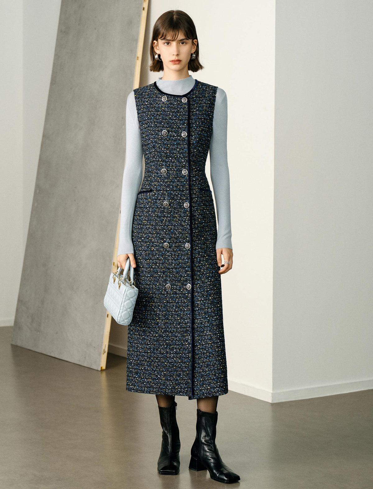 Waist-Defining Round Neck Sleeveless Midi Dress