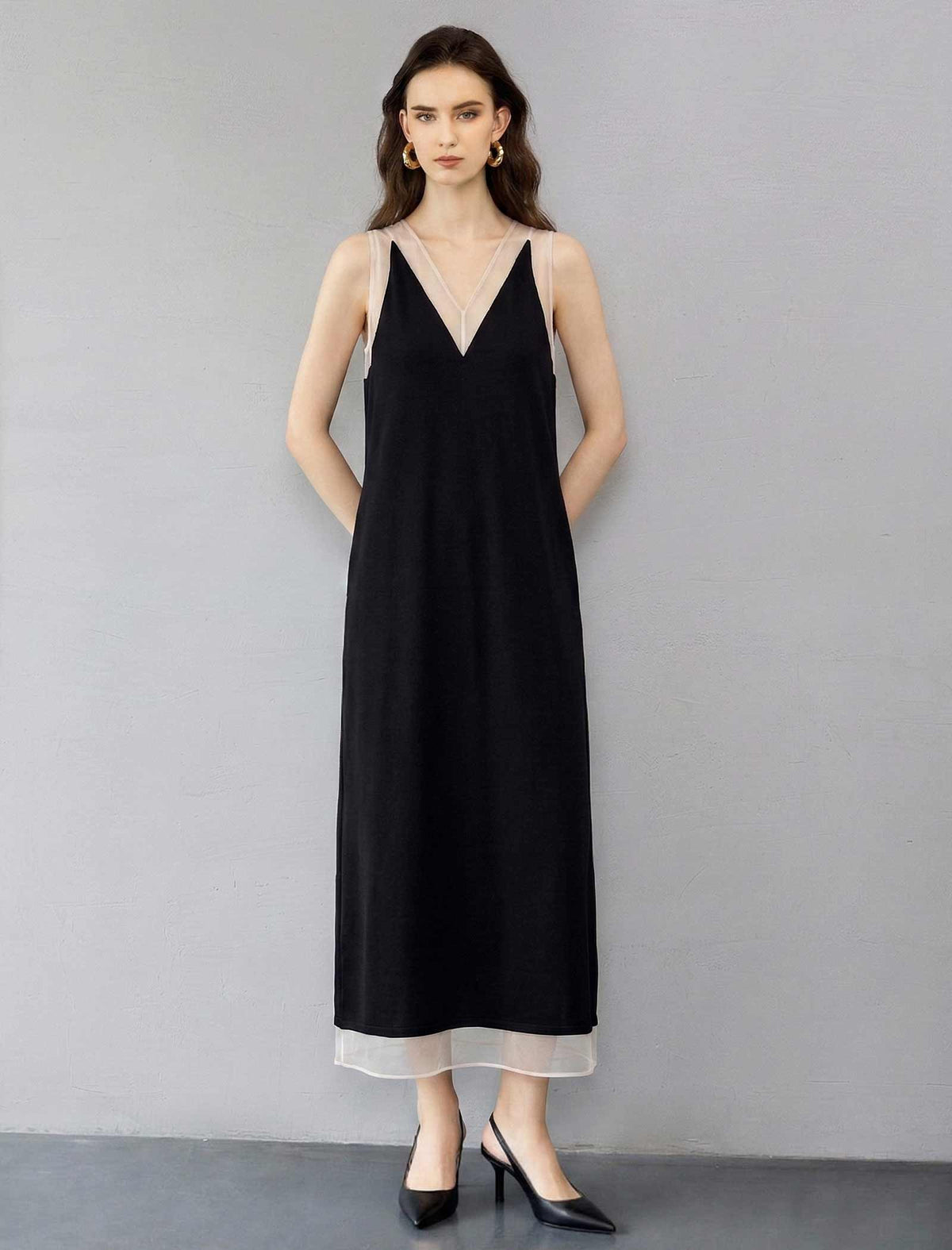 Minimalist V-Neck Sleeveless Cocktail Dress