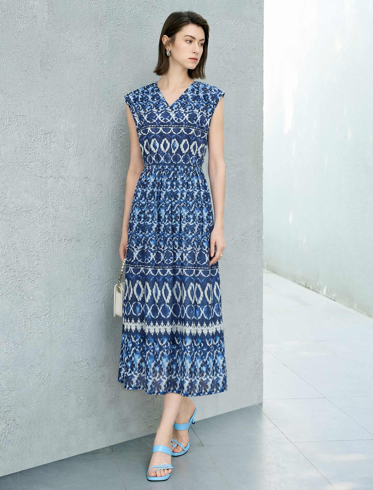 Blue Geometric Print V-Neck Sleeveless Waist Fitted Midi Dress