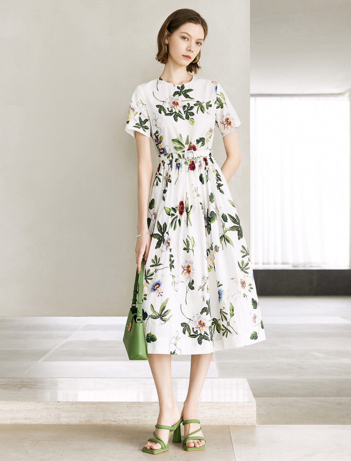 Round Neck Short Sleeve Floral Print Midi Dress