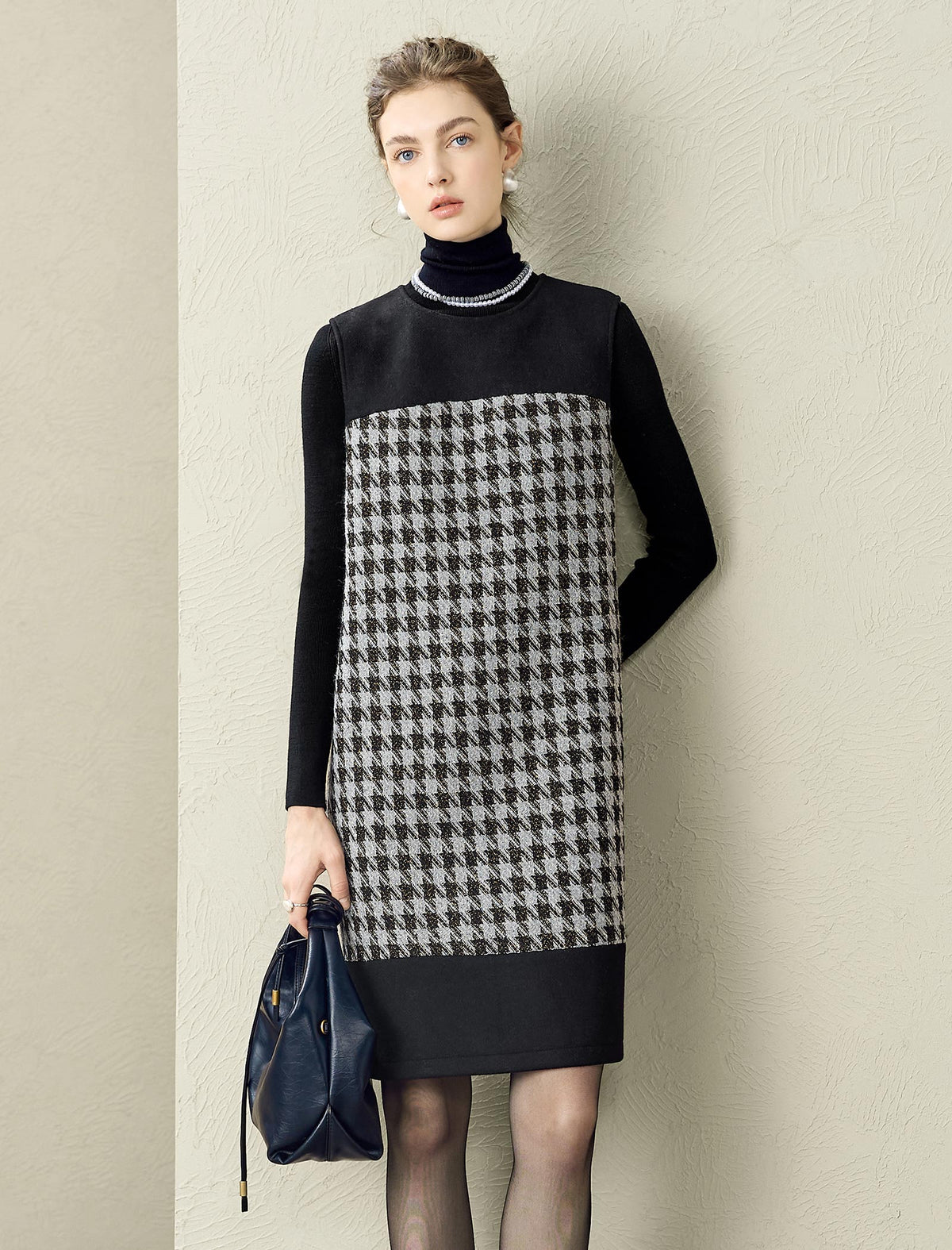 Houndstooth Wool-Blend Sleeveless Shift Dress