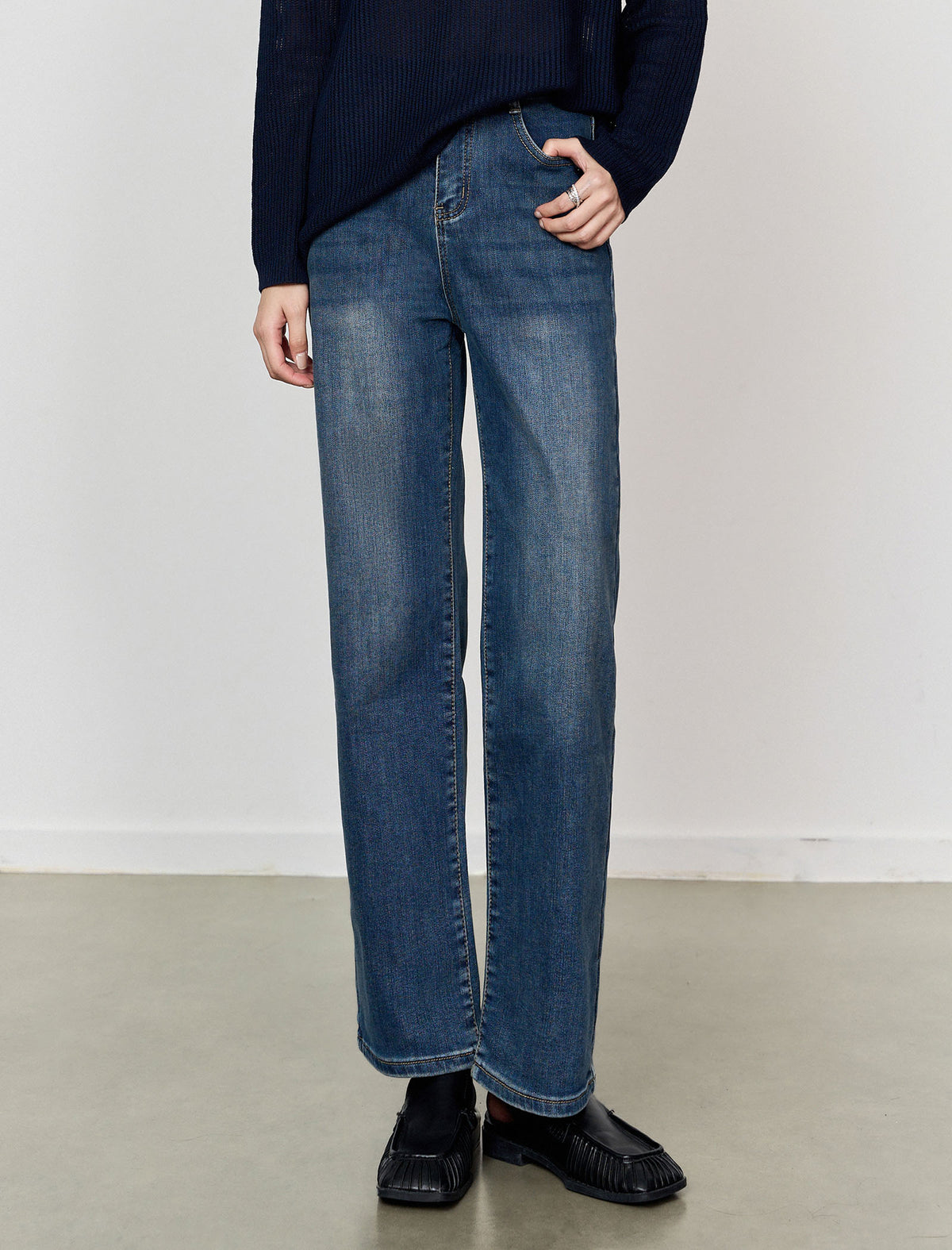 Straight-Leg Cropped Jeans