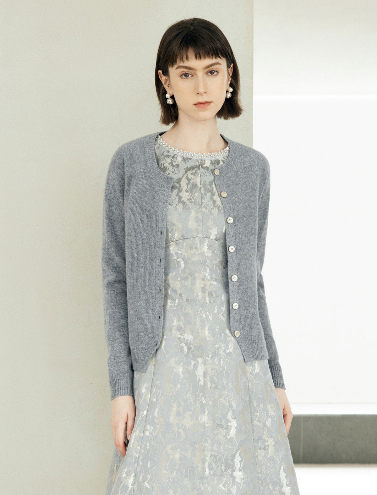 100% Wool Gray Round Neck Knit Cardigan