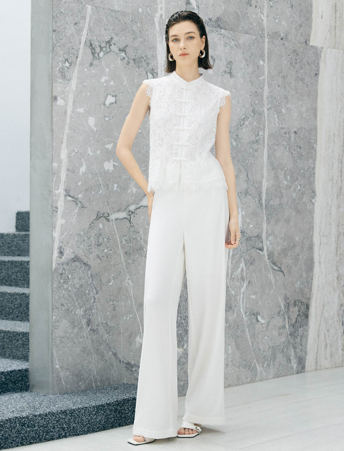 White Floral Lace Chinese Frog Button Sleeveless Vest Top