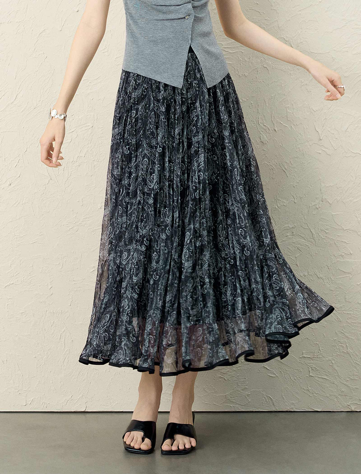 Black Paisley Print Pleated Maxi Skirt