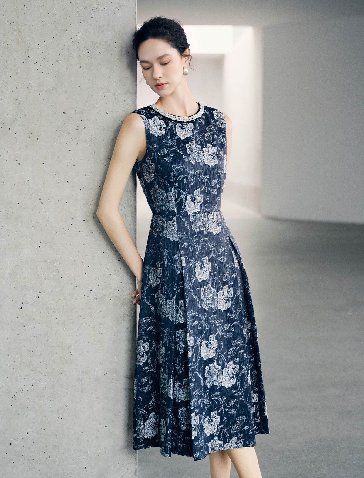 Navy Floral Pearl Trim Round Neck Sleeveless Dress