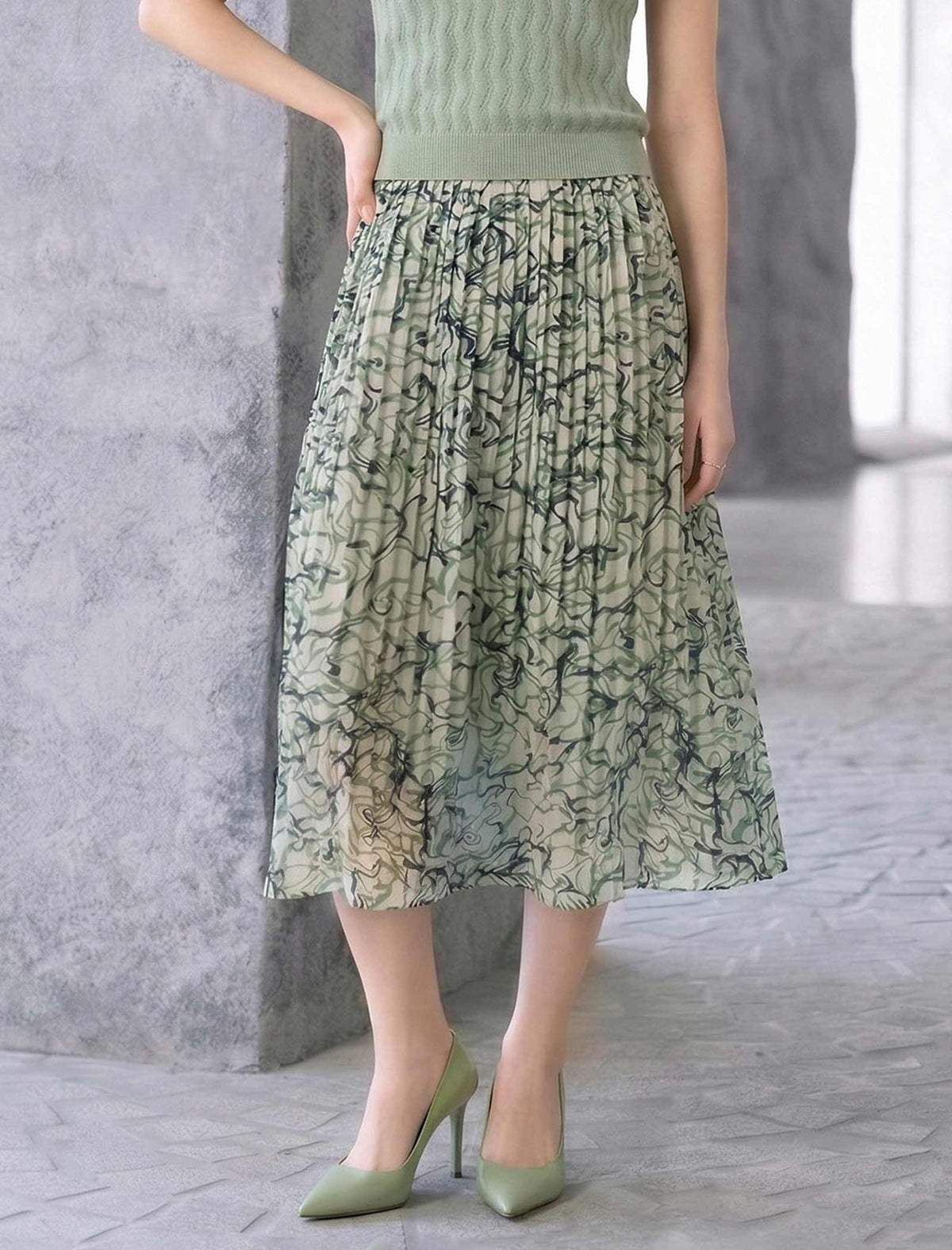 Abstract Print Pleated Midi Skirt