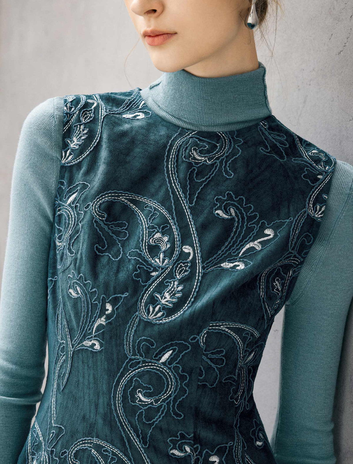 Embroidered Paisley Crewneck Sleeveless A-Line Midi Dress