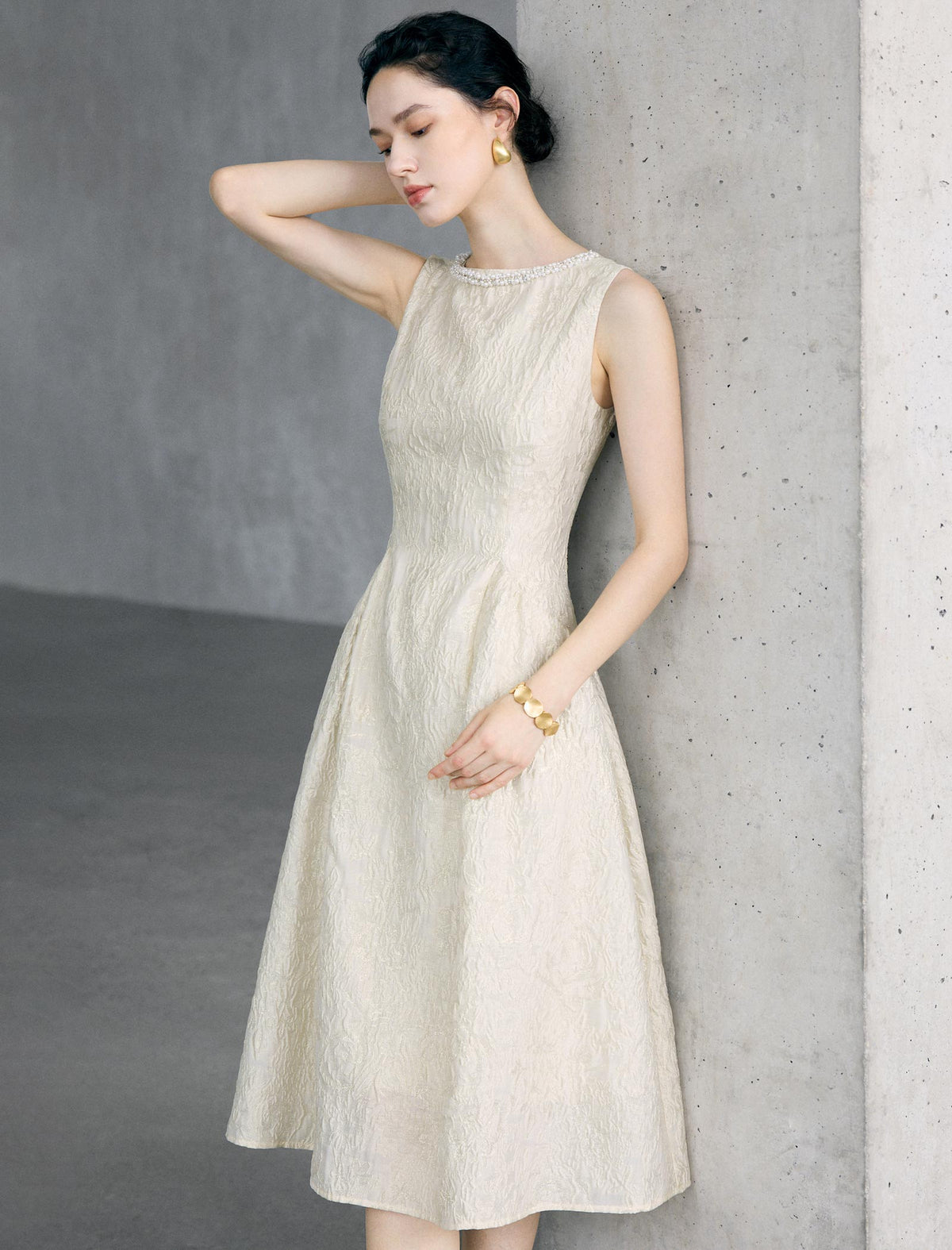 Textured Floral Sleeveless Beaded-Neckline A-Line Midi Dress