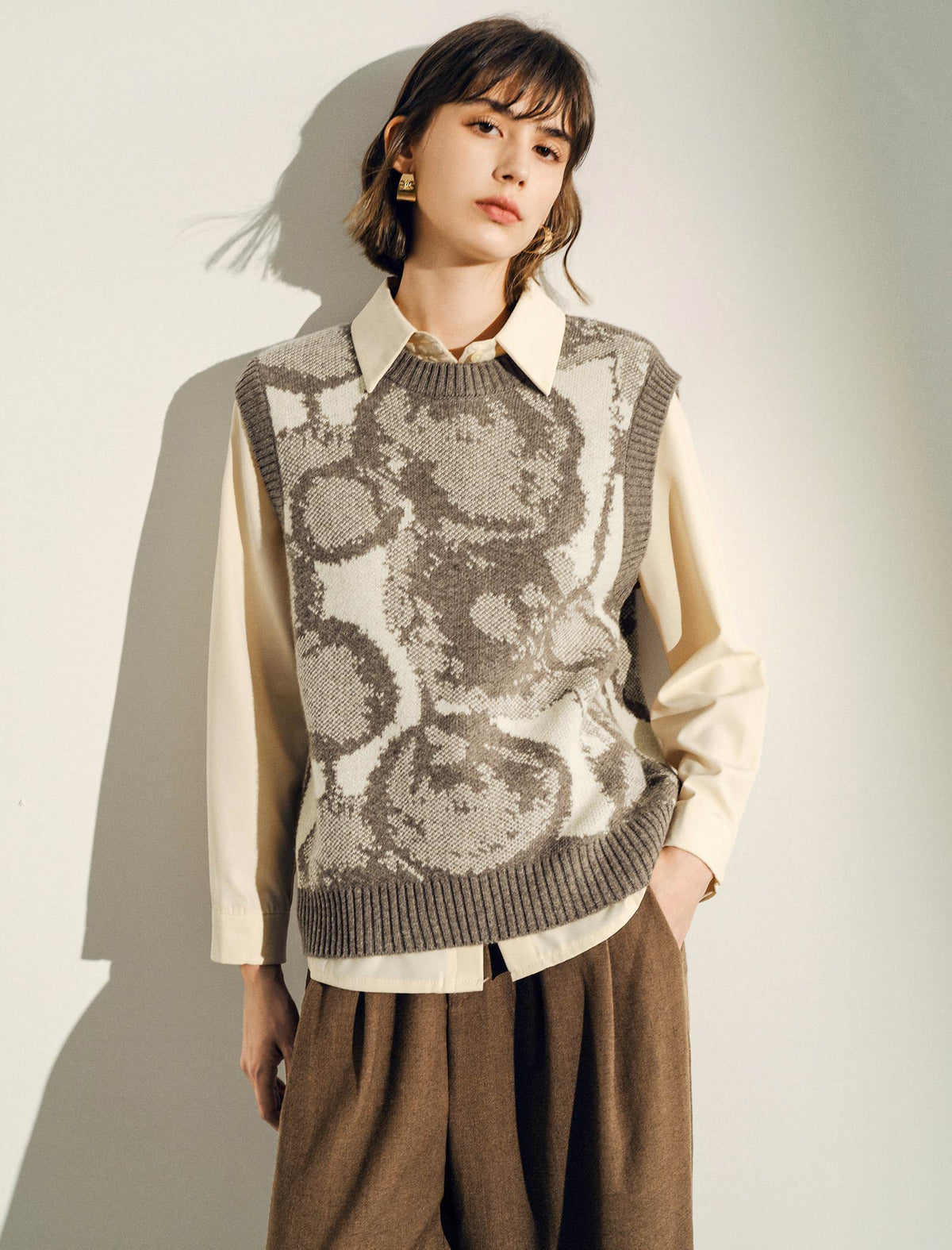 Crew Neck Abstract Art Jacquard Knit Vest