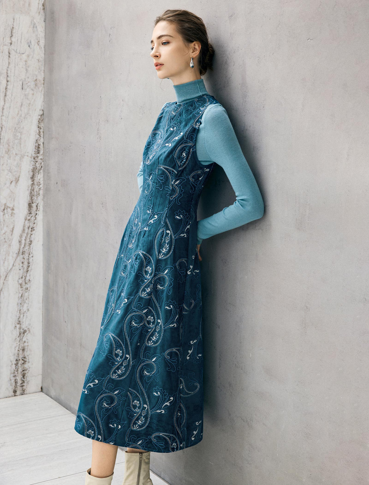 Embroidered Paisley Crewneck Sleeveless A-Line Midi Dress