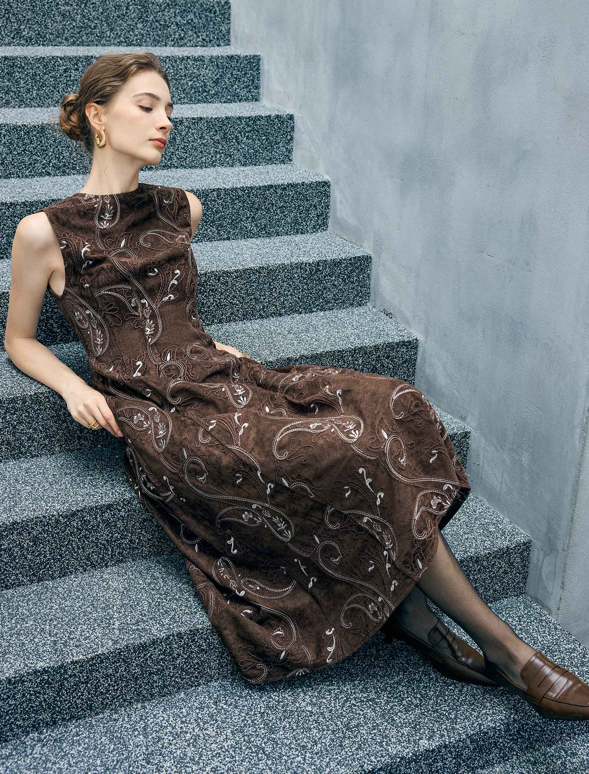 Embroidered Paisley Crewneck Sleeveless A-Line Midi Dress