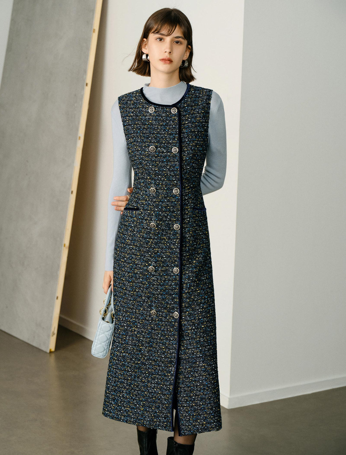Waist-Defining Round Neck Sleeveless Midi Dress
