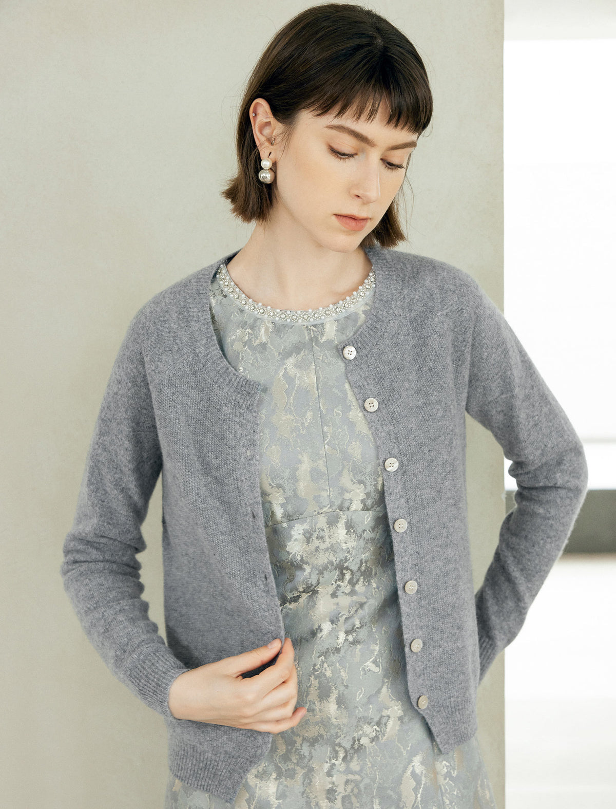 100% Wool Gray Round Neck Knit Cardigan