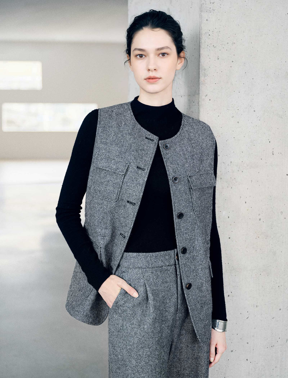 Textured Button Front Sleeveless Utility Vest
