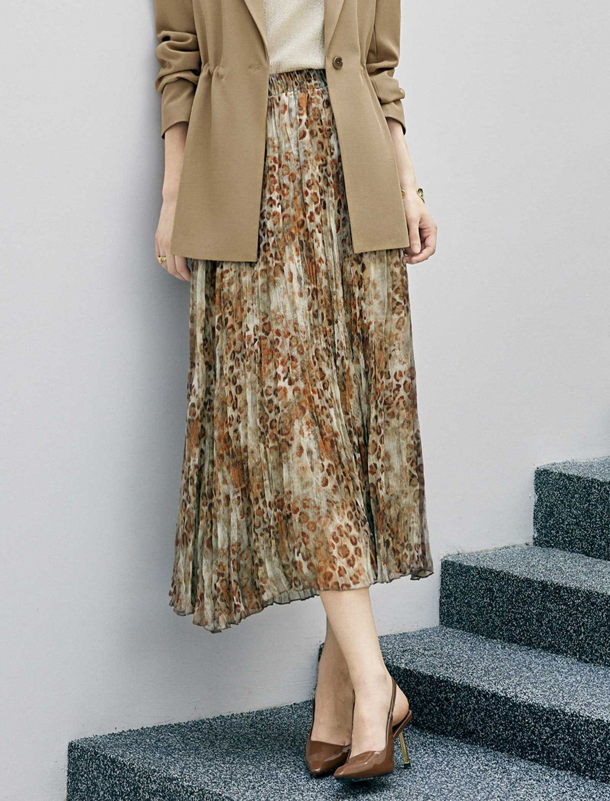 Abstract Print Pleated A-Line Midi Skirt