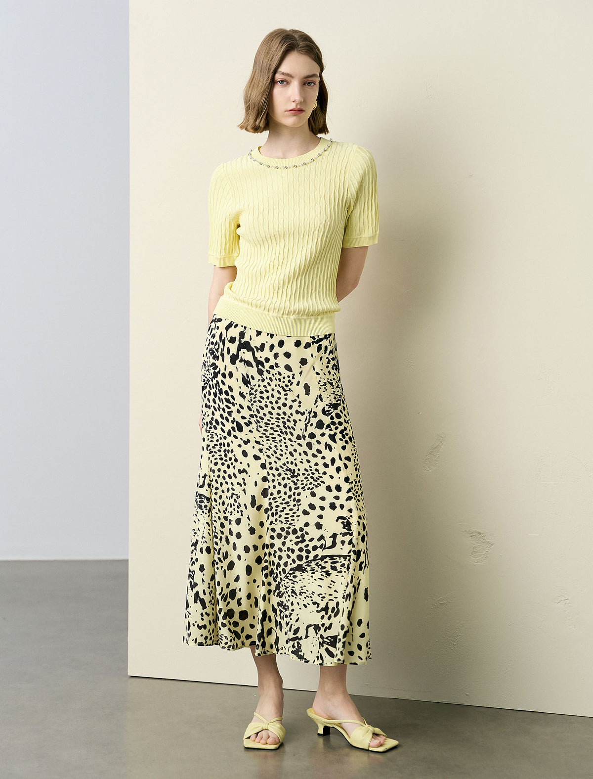 Beaded Collar Ribbed Short Sleeve Knit Top
