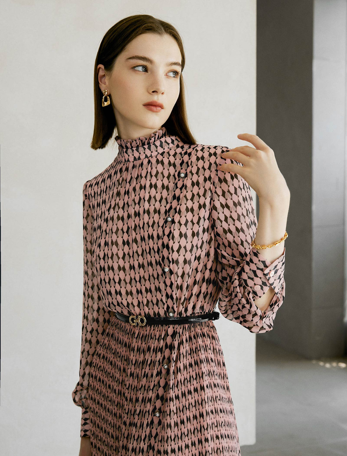 Geometric Print Ruffled Neckline Midi Dress