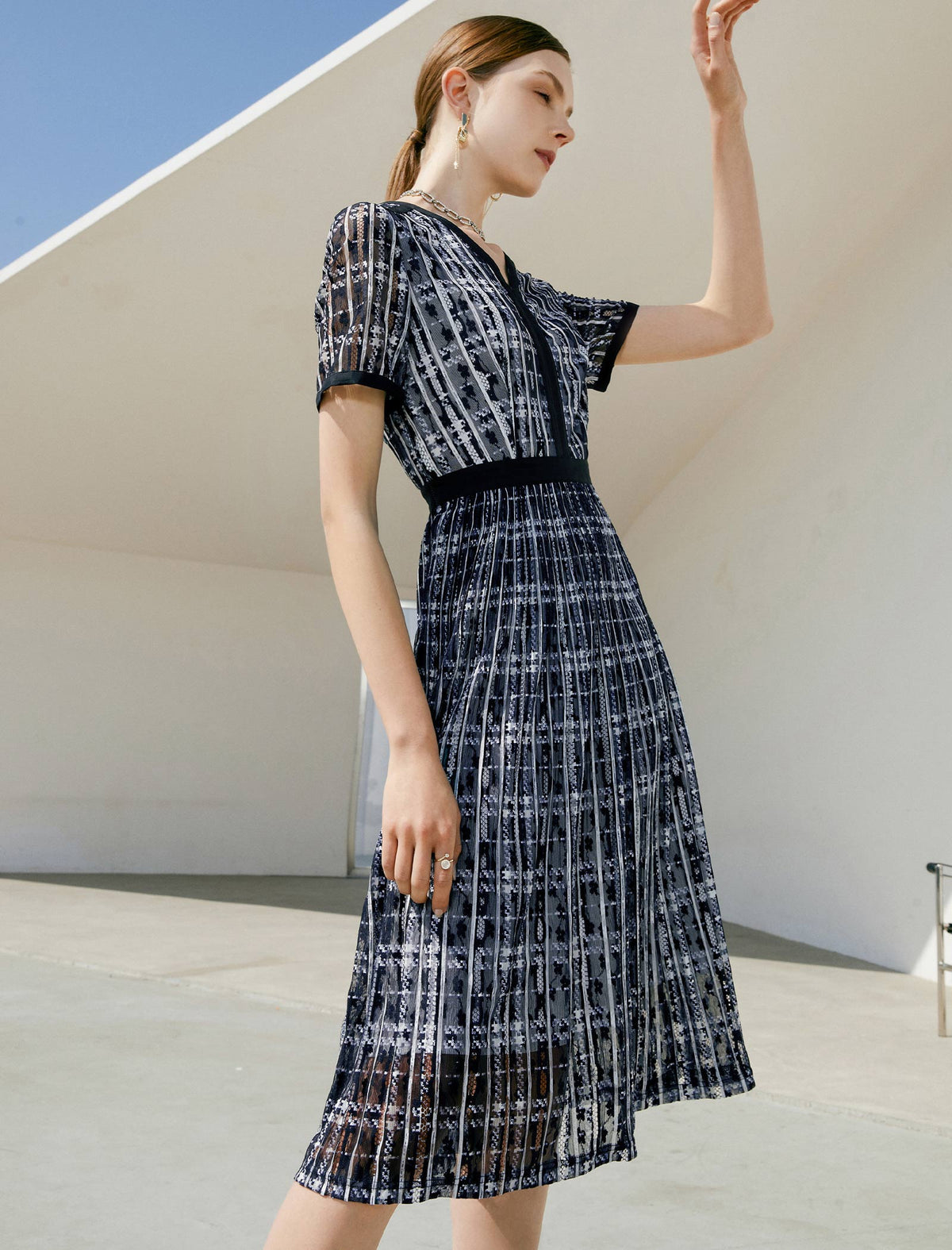 V-Neck Lace Waist-Cinched Short Sleeve Dress