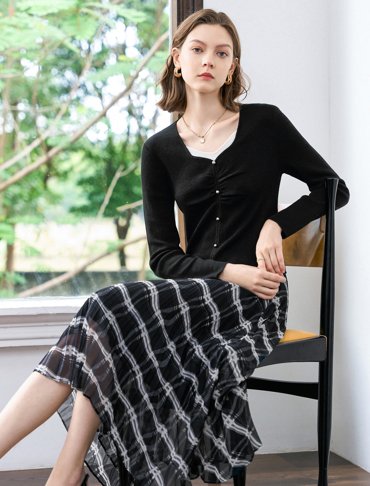 Black Scalloped-Neck Long-Sleeve Button-Front Knit Top