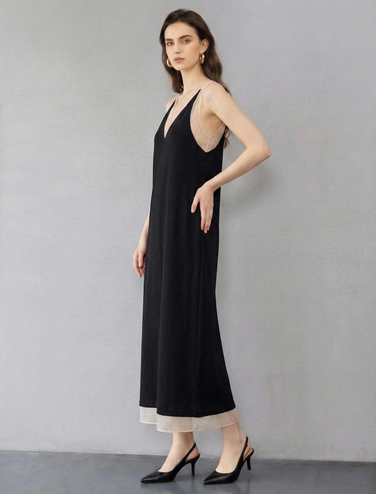Minimalist V-Neck Sleeveless Cocktail Dress