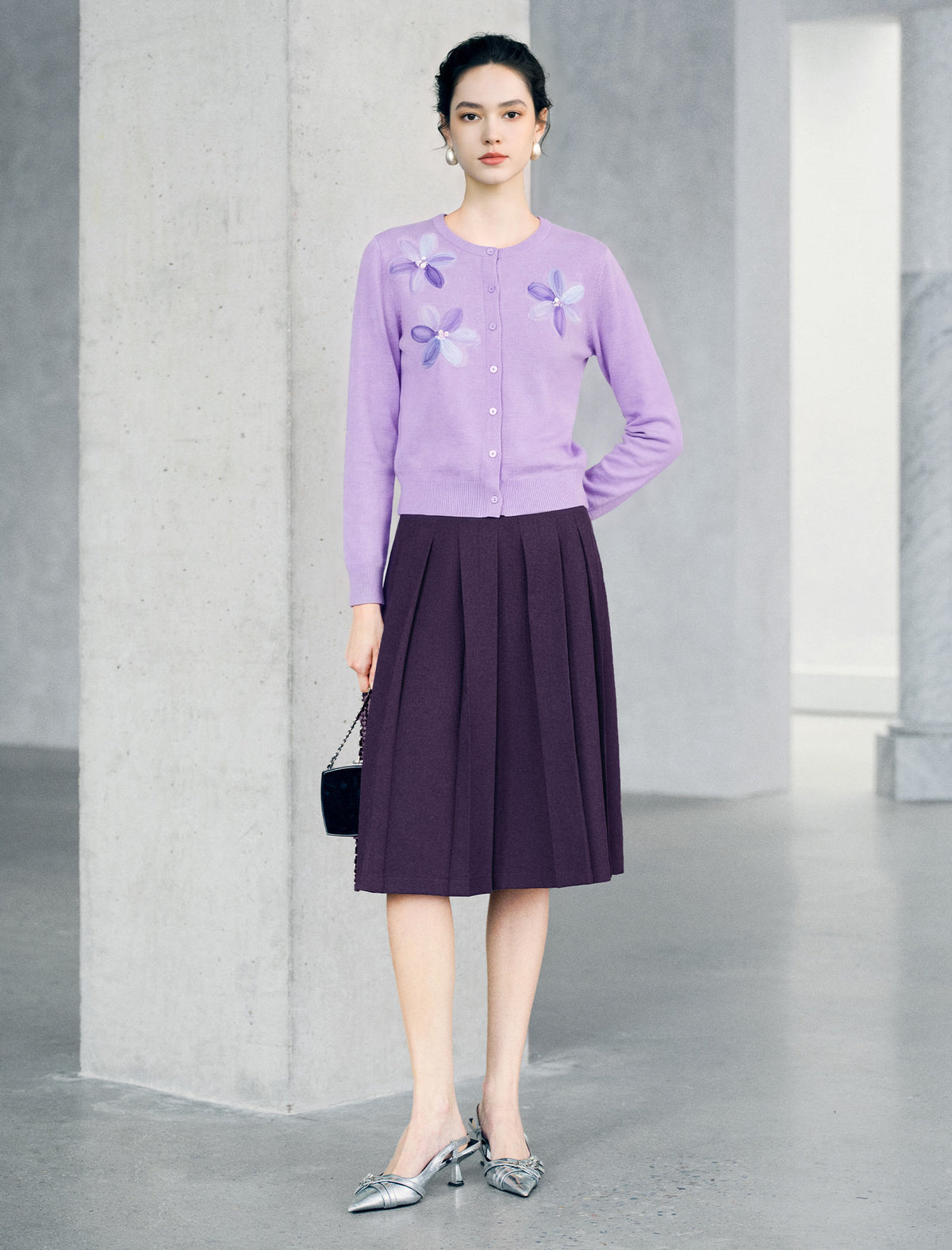 Floral Embroidered Crew Neck Knit Cardigan