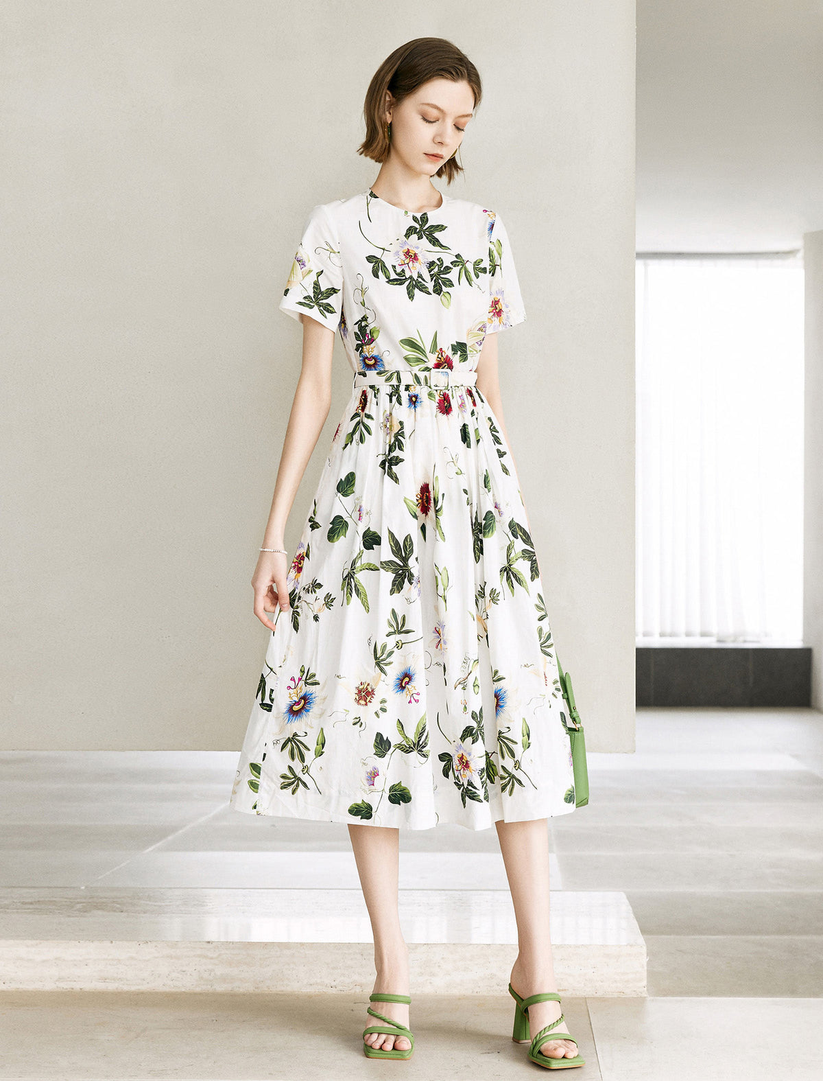 Round Neck Short Sleeve Floral Print Midi Dress