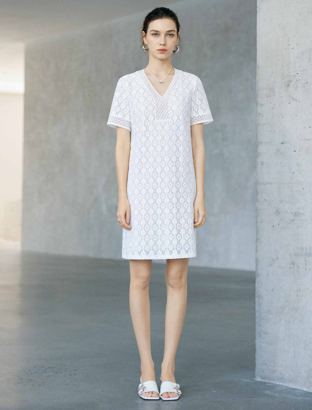 White Geometric Floral Lace V-Neck Short Sleeve Straight Mini Dress