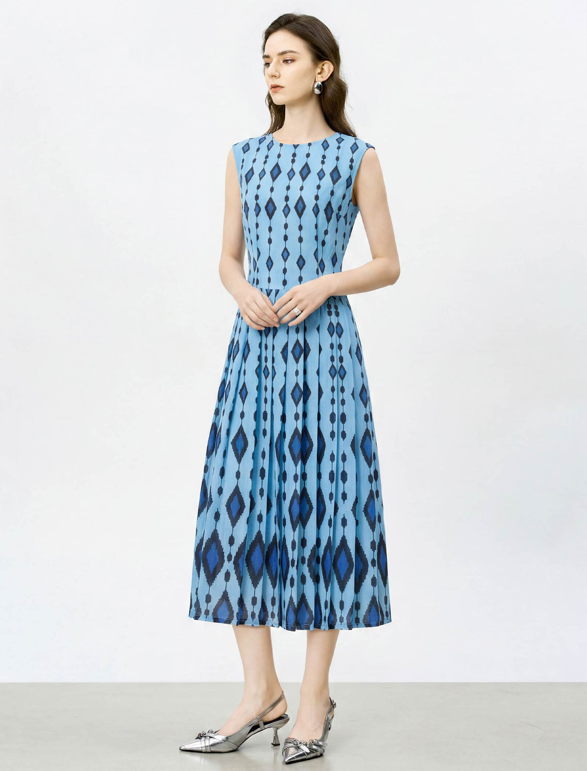 Blue Geo Diamond Print Sleeveless Pleated Midi Dress