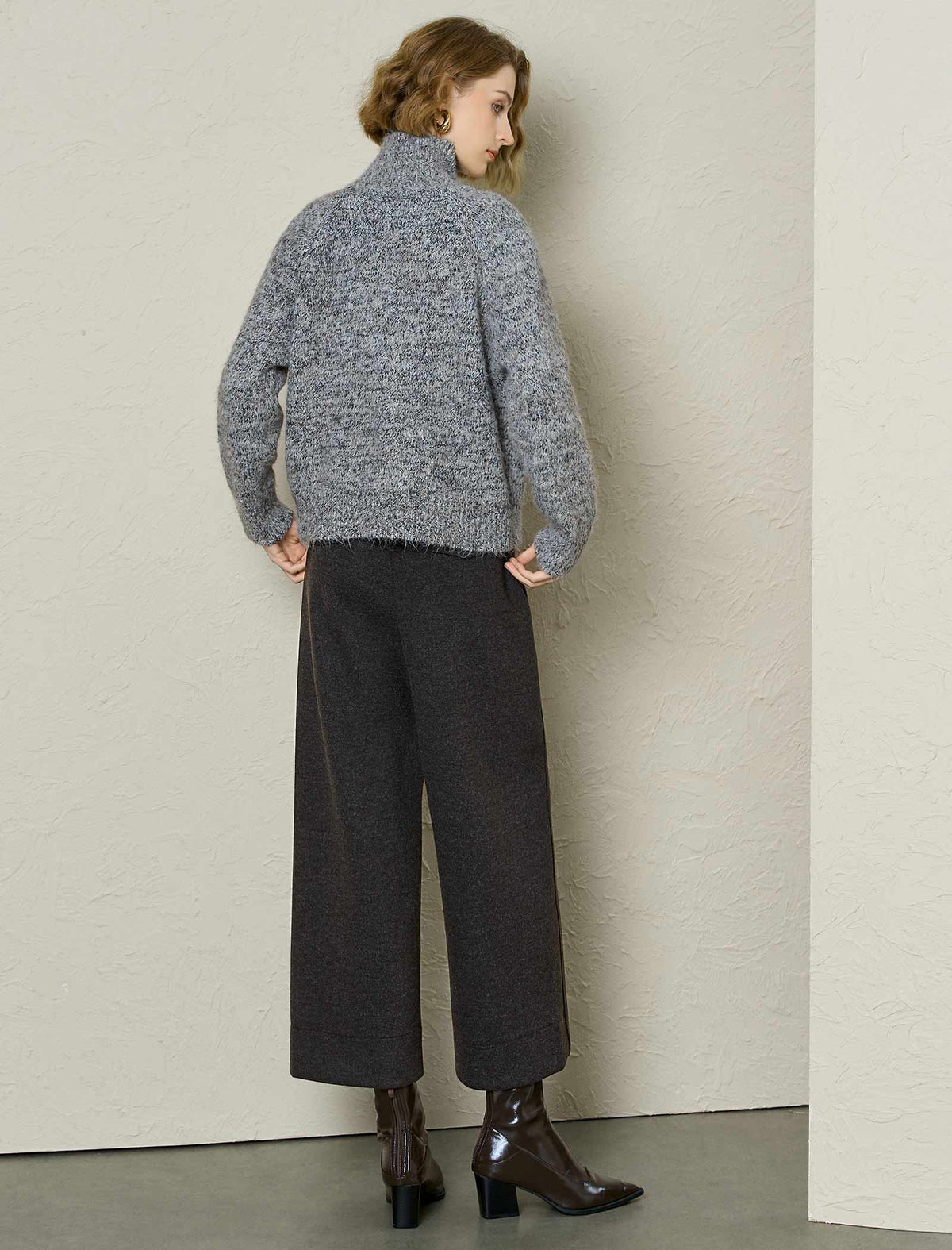 Textured Wide-Leg Cropped Pants