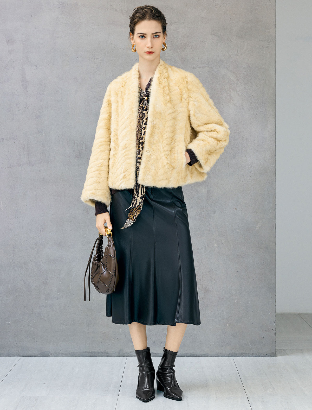 Wool Blend Ribbed V-Neck Top with Detachable Leopard Scarf
