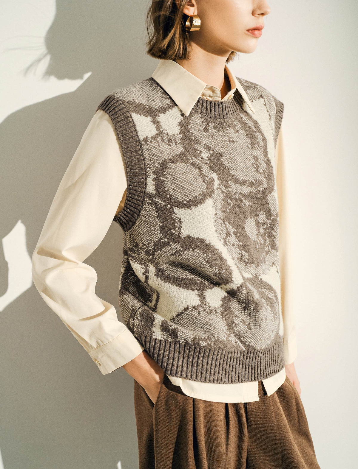 Crew Neck Abstract Art Jacquard Knit Vest
