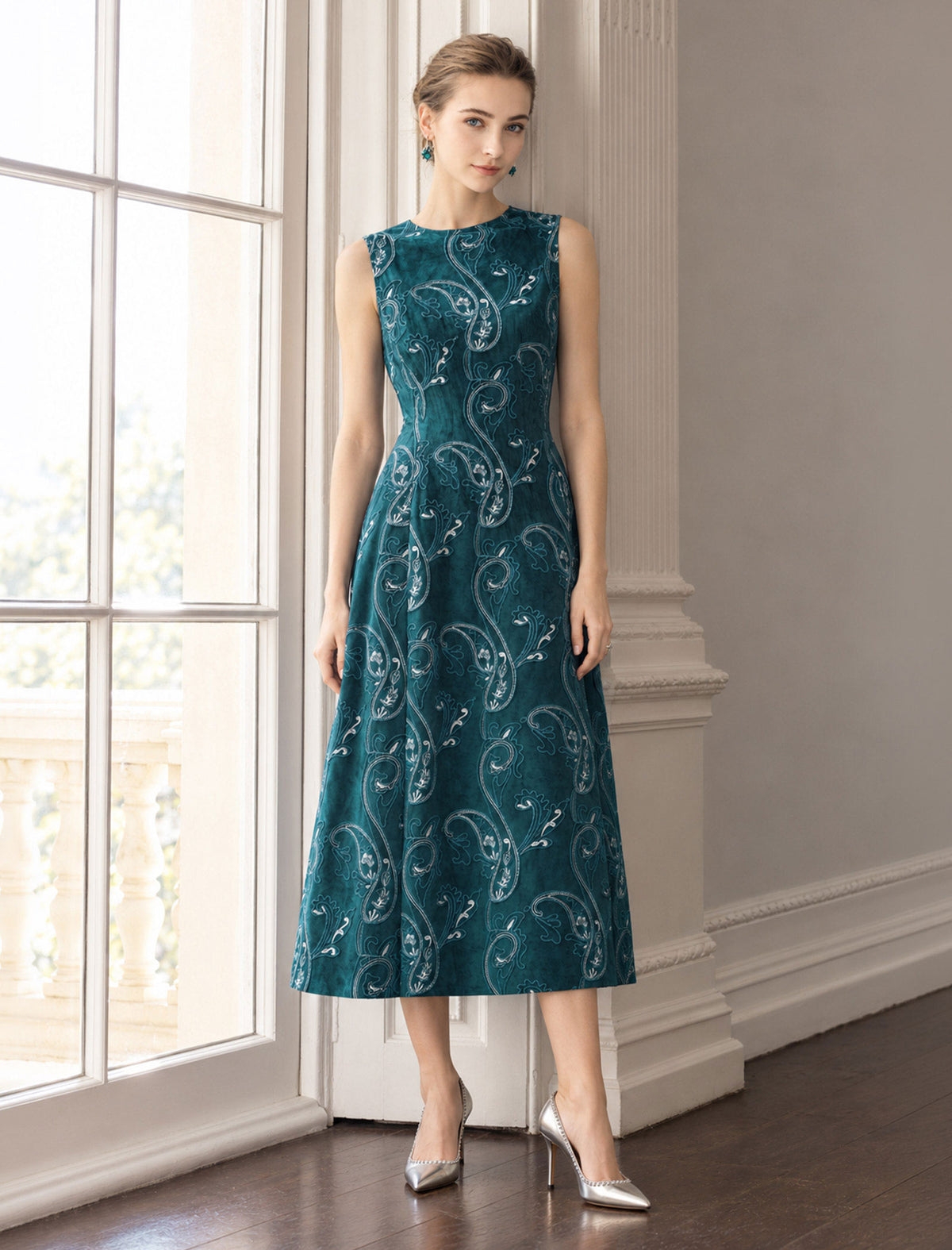 Embroidered Paisley Crewneck Sleeveless A-Line Midi Dress