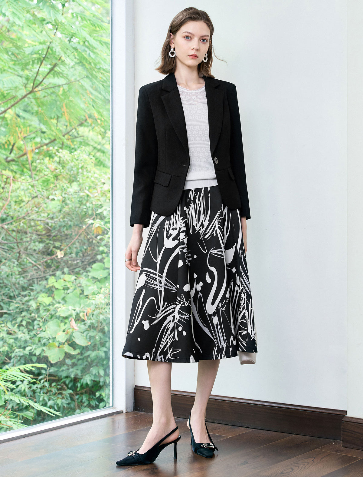 Black Structured Minimalist Professional Blazer