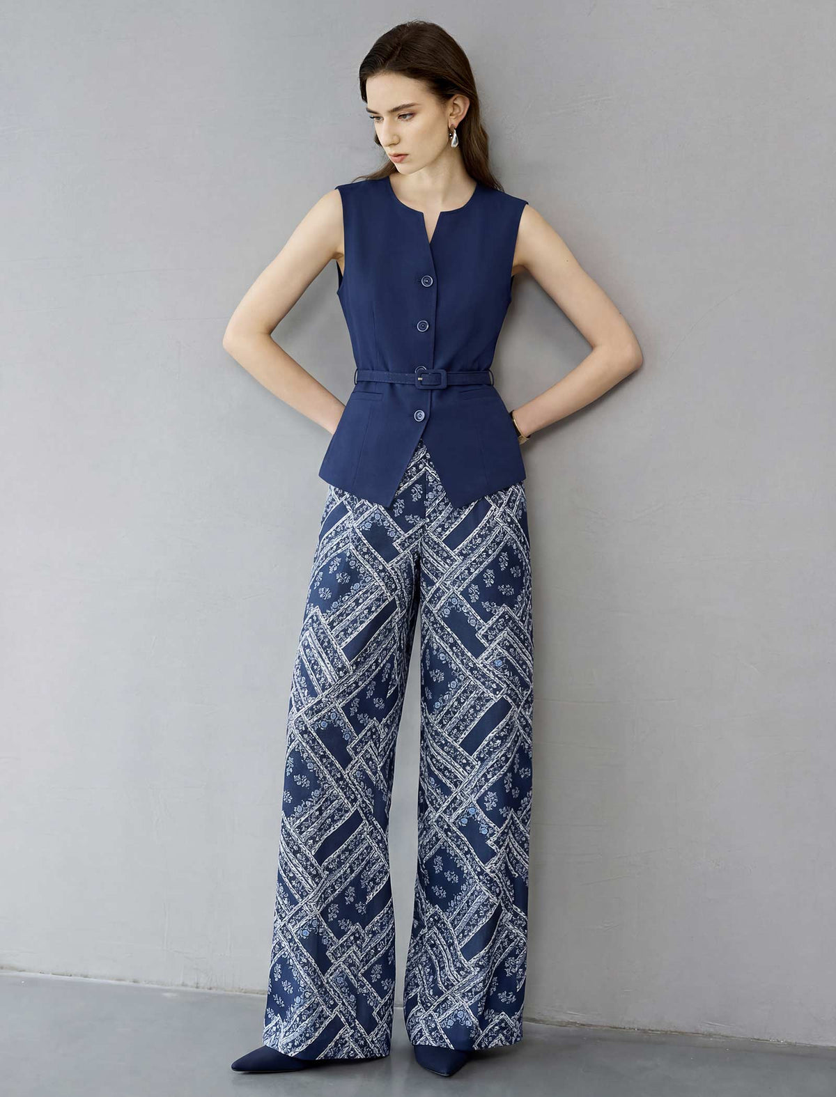 Sleeveless Tailored Vest With Waist Belt