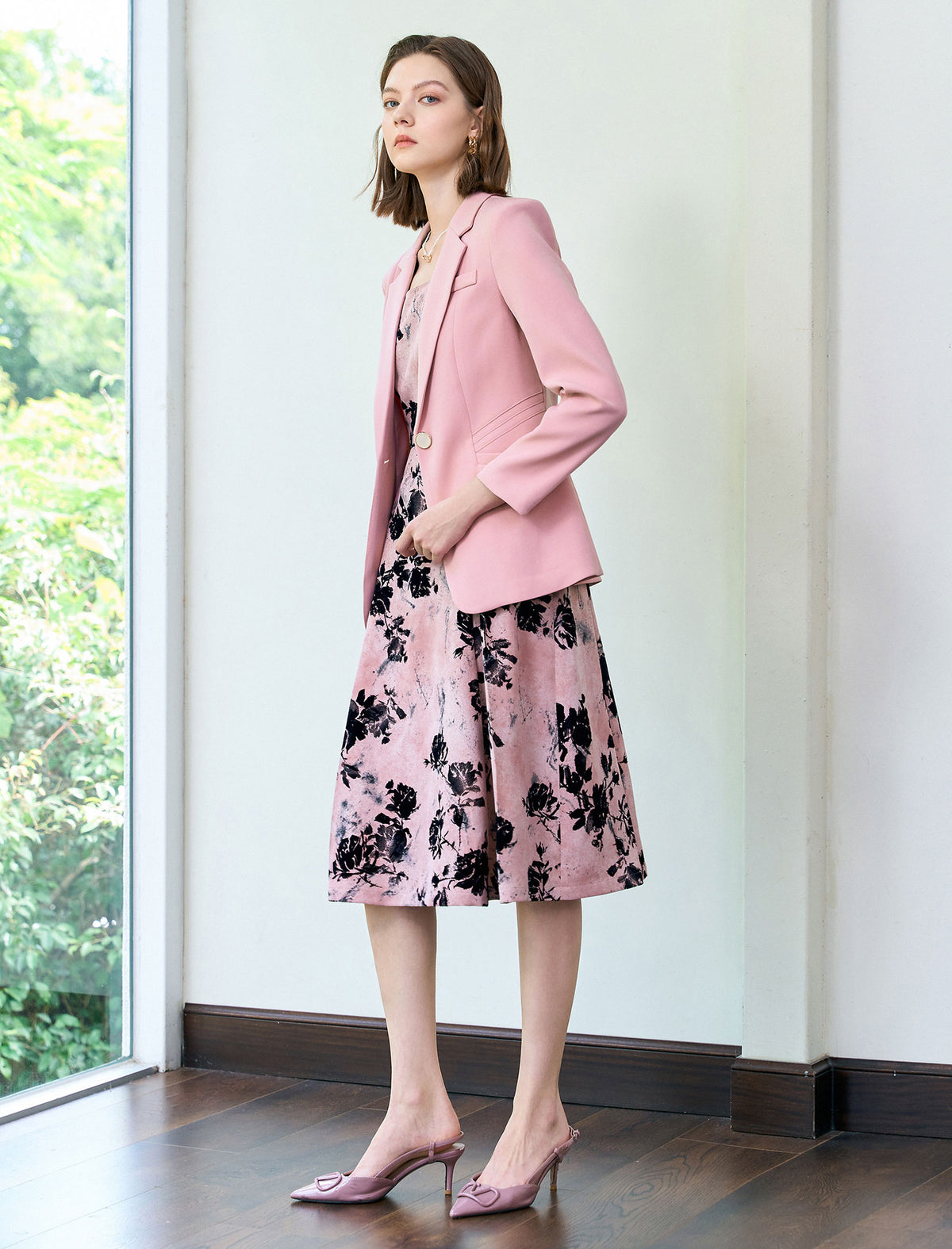 Lapel Collar Single Button Fitted Blazer