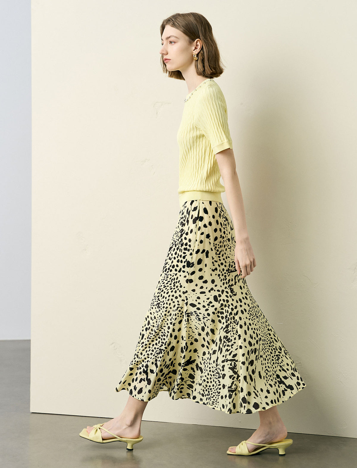Beaded Collar Ribbed Short Sleeve Knit Top