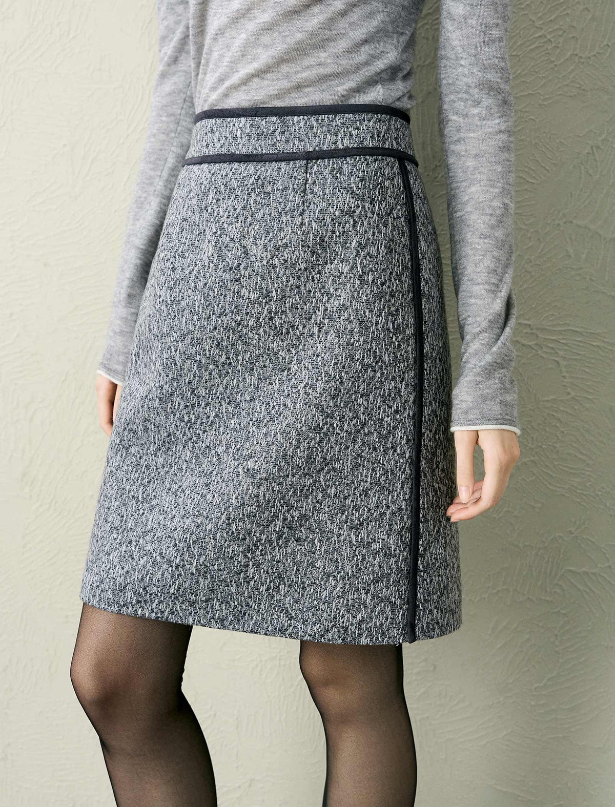 Tweed Wool-Blend Contrast Trim Mini Skirt