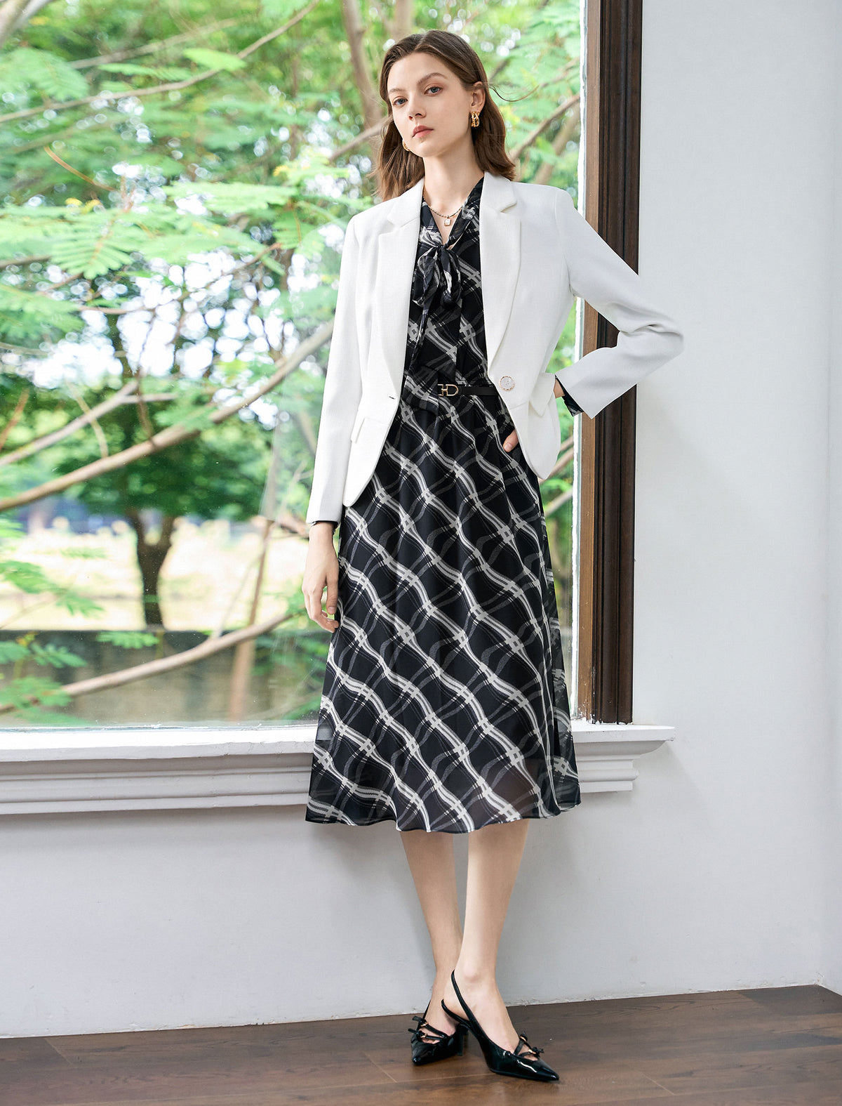 Black Structured Minimalist Professional Blazer