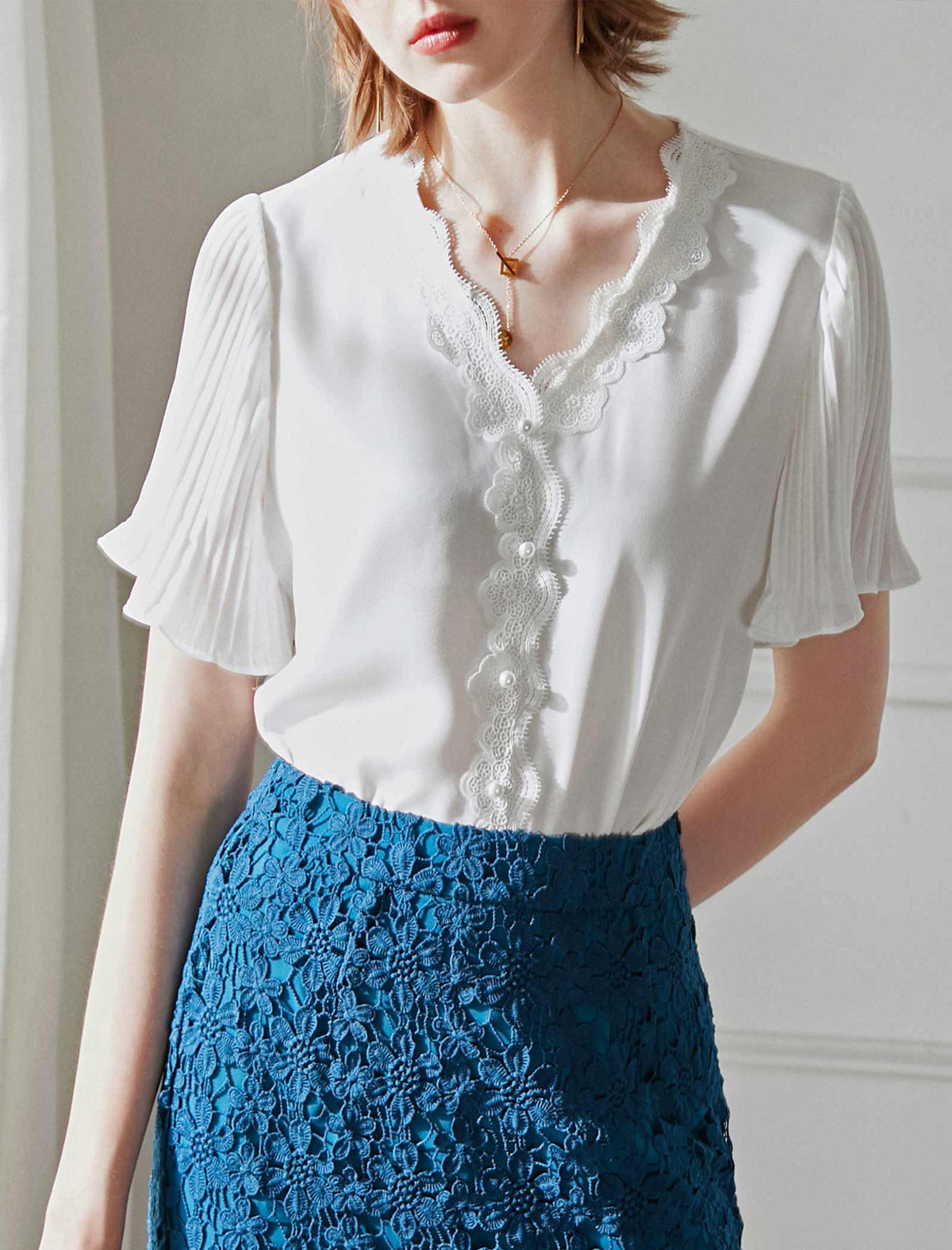 White V-Neck Short Sleeve Chiffon Top