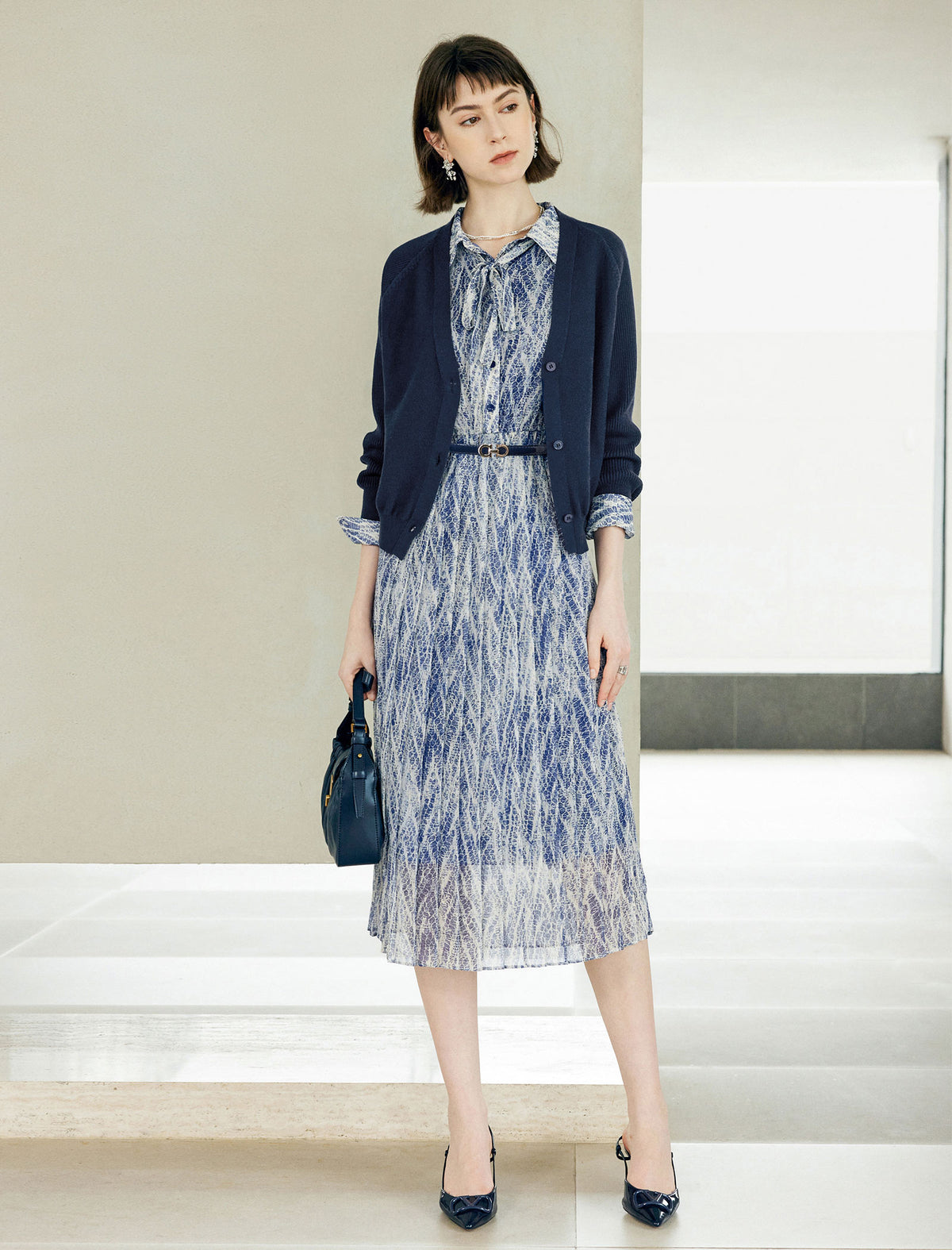 Minimalist V‑Neck Solid Knit Cardigan