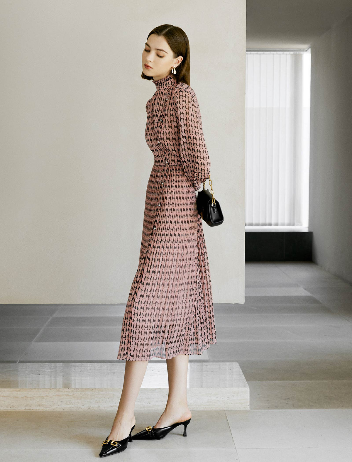 Geometric Print Ruffled Neckline Midi Dress