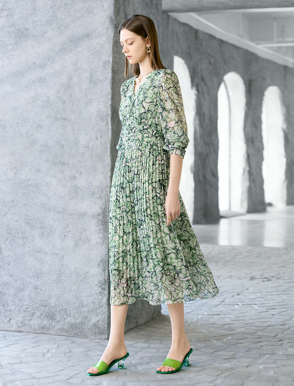 Abstract Print V-Neck Pleated Midi Dress