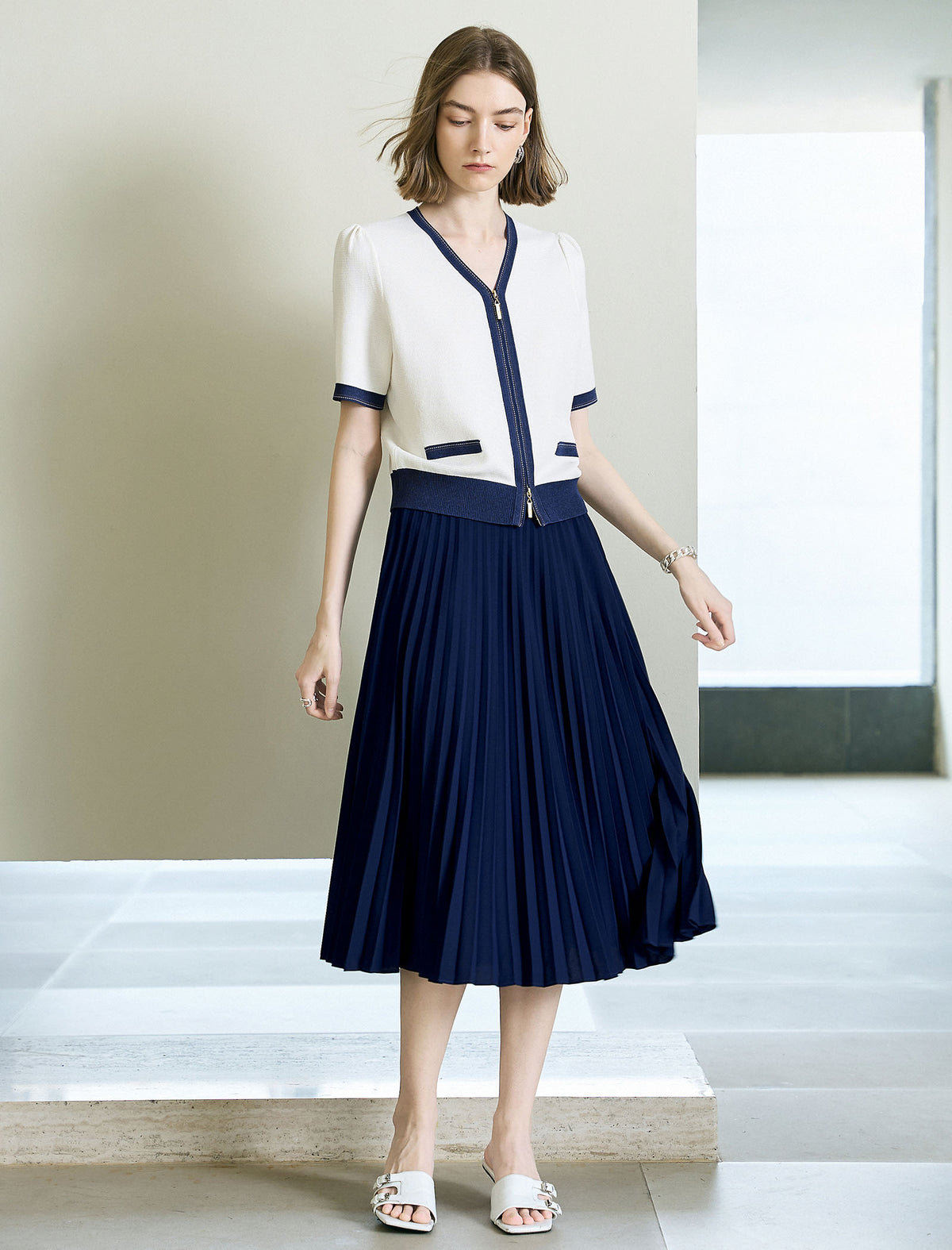 V-Neck Contrast Trim Short Sleeve Knit Cardigan