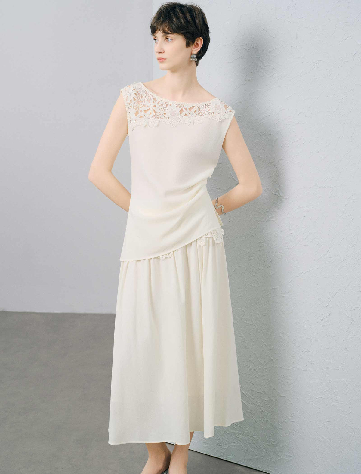 Ivory Floral Lace Boat Neck Sleeveless Tank Top