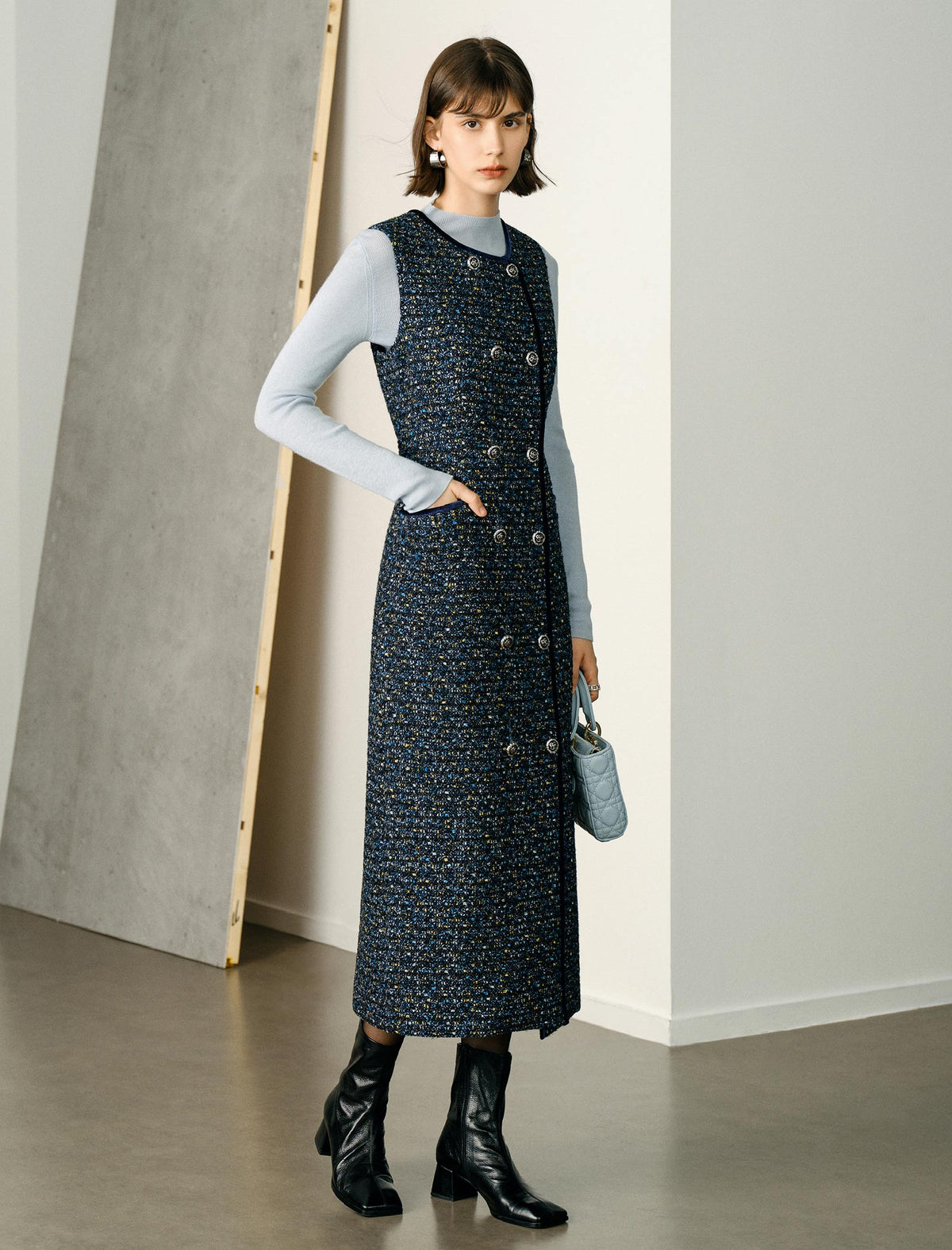 Waist-Defining Round Neck Sleeveless Midi Dress