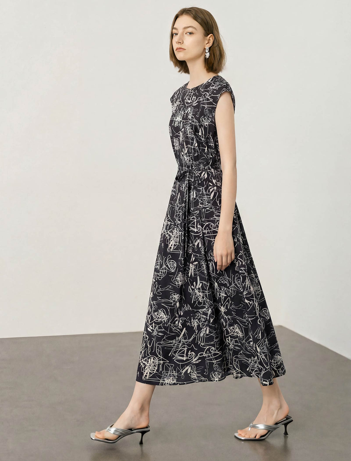 Black Abstract Line Print Sleeveless Tie Waist Midi Dress